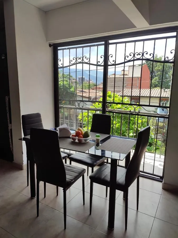 홈스테이 메딜린 Habitacion En Calasanz 아파트 콜롬비아